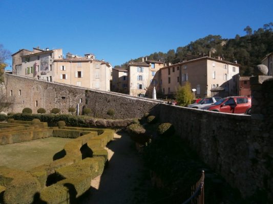 entrecasteaux montant chateau