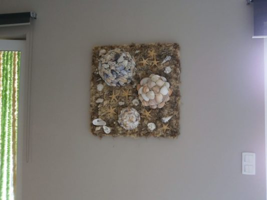 raamdecoratie schelpjes en mos