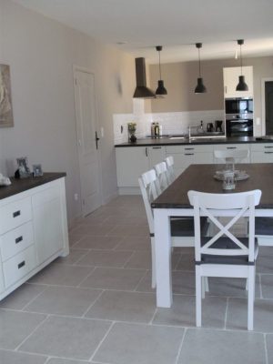 tafel en kast in living